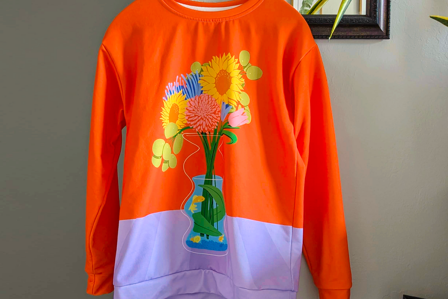 Fishbowl Vase Unisex Long Sleeve Sweatshirt